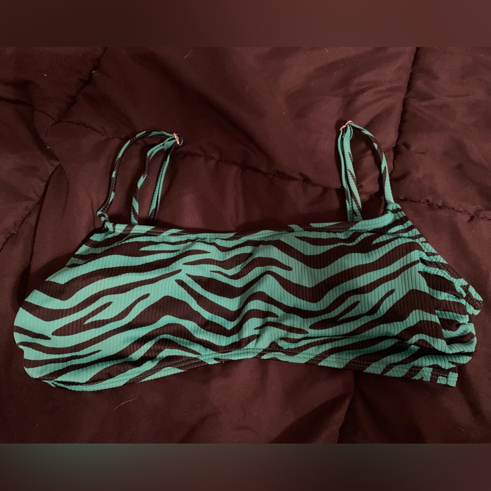 3/$20 Xhilaration Jade Green and Black Tiger Print Bikini Top - size XL